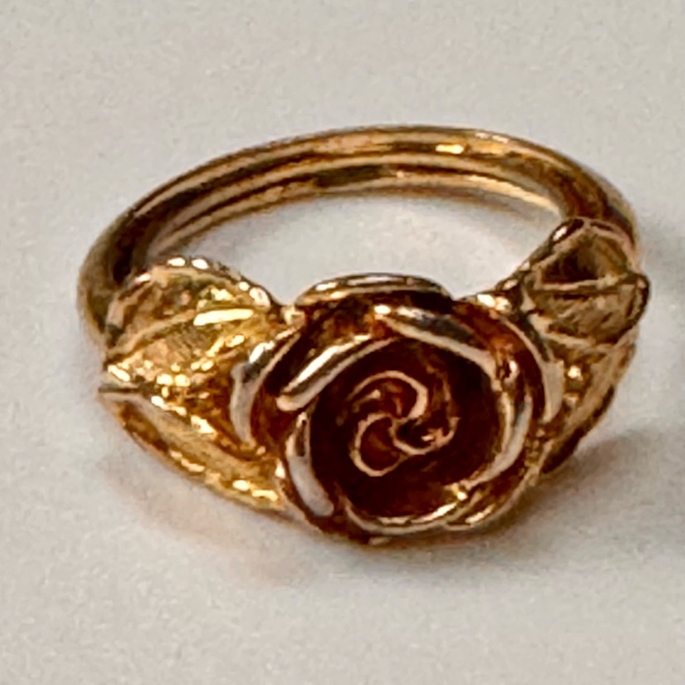 Avon Gold Rose Ring